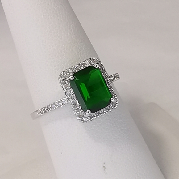 EMERALD CZ with halo ring 14k white gold size 8 - Picture 5 of 9
